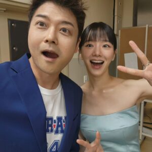 Jeon Hyun-moo Instagram - 작품으로 팬이었던 학교후배 13학번 박규영 배우
라이즈 좋아하는 예쁘고 털털의 전형~~
나혼자산다 원츄~~~!!!

#박규영 #아카라카