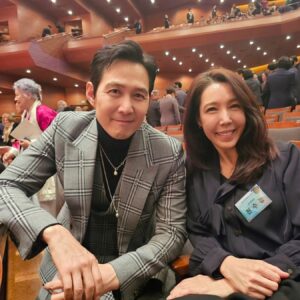 Jeon Su-kyung Instagram - #국민과함께하는
#2024신년음악회 
  다녀왔어요
대통령님도 뵙고
훌륭한 선배님들도뵙고
월드스타 이정재님도 만나구
음악회 구성도 정말좋았네요
고맙습니다 #대한민국
#문화체육관광부
대한민국 배우여서 행복합니다
#이정재 #오징어게임
#전수경