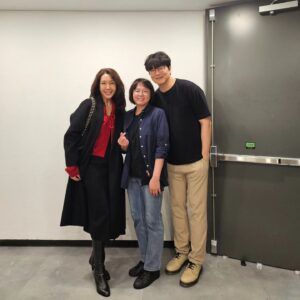 Jeon Su-kyung Instagram - #약속잘지키는사람
어느 방송에서만나
캐롤씨디 사서 꼭 들을께요~
공연에 초대할께요~
꼭 보러갈께요~
이런 작은약속을 지킨우리
연말 즐겁게 보내게 해줘
고마운 중년청년
#성시경
#성시경콘서트 
진짜 팬됐어요~~♡
#말을너무잘해 
#happynewyear 
#전수경