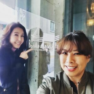 Jeon Su-kyung Instagram - #촬영끝 
#갓튀긴츄러스는짱맛😋 
줄서서먹는 이유가있네요
#기분좋아지는 
#bonillaalavista 
#전수경
#정영주