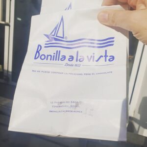 Jeon Su-kyung Instagram - #촬영끝 
#갓튀긴츄러스는짱맛😋 
줄서서먹는 이유가있네요
#기분좋아지는 
#bonillaalavista 
#전수경
#정영주