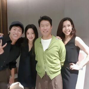 Jeon Su-kyung Instagram - 와~~
이영화 정말 사랑스럽네요!!!
제작진여러분 배우여러분
고마워요
강력하게 추천해요
깨알같은 재미에 많이 웃고
같이 울고 따뜻해지고..
흠뻑 빠져서 보고왔네요
#달짝지근해
#김희선 #유해진 #진선규
#Iloveit