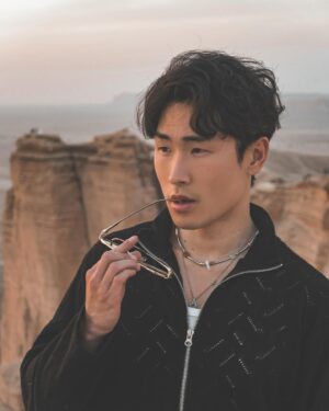 Jeon Tae-yang Instagram - Sharing some portraits ✨
📸 by cannon g7x,iPhone 12 pro

I highly recommend you to visit this place once you are traveling in Riyadh. You won’t regret it! The road was a bit tough but that’s the fun part!! The best time to visit this place is around sunset time indeed 🌅🫶🏼

📍 EDGE OF THE WORLD, SAUDI ARABIA 🇸🇦 

사우디에서 선셋이 가장 예뻤던 스팟. 엣지 오브 더 월드!!
가는길이 약간 험난하긴 했지만 그게 오히려 재밌는 추억 ✨

📍 엣지 오브 더 월드, 사우디 아라비아

#fyp#foryou#explore#travel#arab#saudi#ksa#riyadh#edgeoftheworld#visitsaudi#visitriyadh#middleeast#사우디#사우디여행#사우디아라비아#리야드#리야드여행