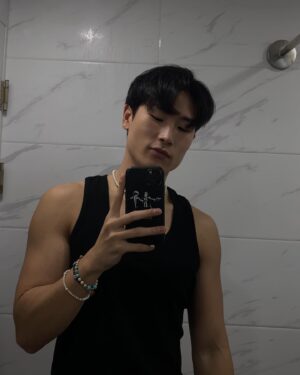 Jeon Tae-yang Instagram - New year New post 🫶🏼 #newyear#2024