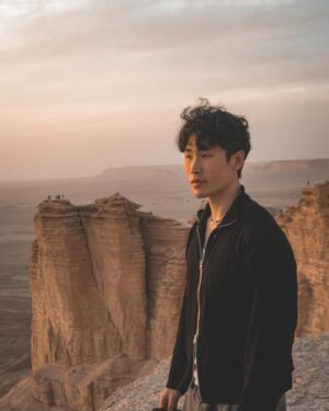 Jeon Tae-yang Instagram - Sharing some portraits ✨
📸 by cannon g7x,iPhone 12 pro

I highly recommend you to visit this place once you are traveling in Riyadh. You won’t regret it! The road was a bit tough but that’s the fun part!! The best time to visit this place is around sunset time indeed 🌅🫶🏼

📍 EDGE OF THE WORLD, SAUDI ARABIA 🇸🇦 

사우디에서 선셋이 가장 예뻤던 스팟. 엣지 오브 더 월드!!
가는길이 약간 험난하긴 했지만 그게 오히려 재밌는 추억 ✨

📍 엣지 오브 더 월드, 사우디 아라비아

#fyp#foryou#explore#travel#arab#saudi#ksa#riyadh#edgeoftheworld#visitsaudi#visitriyadh#middleeast#사우디#사우디여행#사우디아라비아#리야드#리야드여행