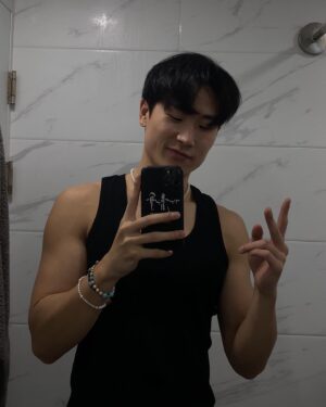 Jeon Tae-yang Instagram - New year New post 🫶🏼 #newyear#2024