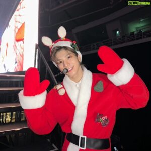 Jeong Dong-won Instagram - 성탄총동원 ❤️ Merry Christmas 🎄