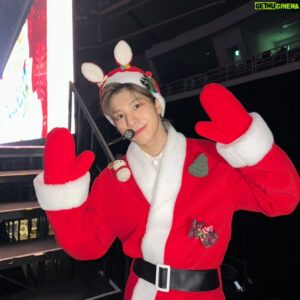 Jeong Dong-won Instagram - 성탄총동원 ❤️ Merry Christmas 🎄