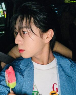 Jeong Dong-won Instagram - 😏
