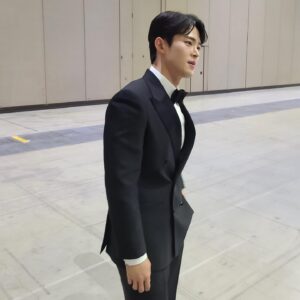 Jeong Jae-kwang Instagram - 제58회 백상예술대상과 함께 할 수 있어서 감사했습니다. Hair @bit.boot_naejoo Stylist @oud_jung @imjenni_free @historydnc @ungmo_lee