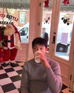 Jeong Jin-woon Instagram - 000 : 왜 또 칭얼거려❤️
