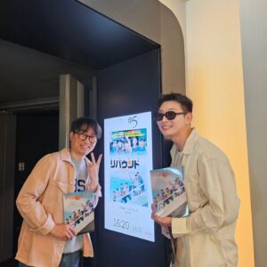 Jeong Jin-woon Instagram - 감독님과 신주쿠에서 #리바운드 보기✌️

渋谷劇場に行く✌️

26日、日本全国で映画リバウンドが公開されました！多くの関心をお願いします🤘