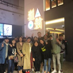Jeong Jun-ha Instagram - 2017..10월..오사카의 난반테라는 꼬치집을 모티브로 차린 마법갈비요술꼬치..그 영욕의 6년의 시간을 이제 마무리하려합니다..그동안 찾아주신 수많은손님들,지인분들..다시한번 머리숙여 감사의말씀을 드립니다..마법갈비요술꼬치란 독특한 이름의 뜻은 요즘처럼 힘든시절 모든일이 마법같이 술술풀리고 요리와 술이 있는 주점이 되라고 아내가 지어준 이름입니다..6년동안 피땀흘리며 고생해준 수많은 직원분들 정말 감사했구..마지막까지 잘 마무리해보자구요!!!이 자리는 제가 다시 리뉴얼해서 새 브랜드로 11월 중순경에 인사드릴수있을꺼같아요!!아쉬운마음..오늘,내일 이틀동안 가게에  나와 마지막을 끝까지 함께하겠습니다..다시한번 부족하고 보잘것없는 저희가게에 찾아주셔서 고맙습니다!!건강하십쇼!!
#마법갈비요술꼬치#정준하#정준하가게 
2017,10~2023.10