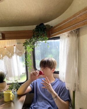 Jeong Se-woon Instagram - 캠핑 가고 싶다 🏕