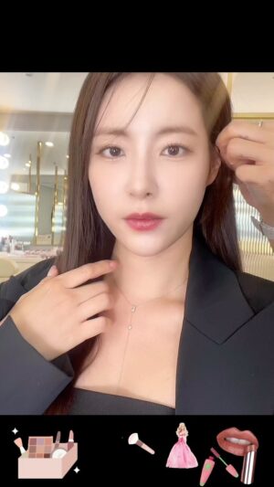 Jeong Seo-ha Instagram - 범죄도시4 시사회 ♥️대박꿀잼 👍👍👍
고사장님의 섹시미는 어쩌죠?! 👍 👍
 @bongsikh 오늘도역시 쵝오👍
 

오랜만에 얼굴장착 도우미들과 왕수다😆 

MAKE UP 💋@ju_sina 
HAIR 💇‍♀️ @o_k_yeon 
사랑해 나의 다이아핸드들 💚 

#hair #makeup #cloe