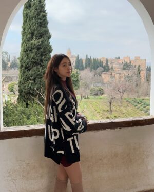 Jeong Seo-ha Instagram - How Sweet 🖤 

또가즈아~~~~~✈️

날아가즈아~~~~🦋

#spain #spain🇪🇸 

꺼내먹어요 .소중한 추억을