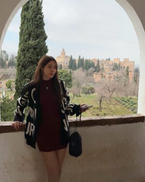 Jeong Seo-ha Instagram - How Sweet 🖤 

또가즈아~~~~~✈️

날아가즈아~~~~🦋

#spain #spain🇪🇸 

꺼내먹어요 .소중한 추억을