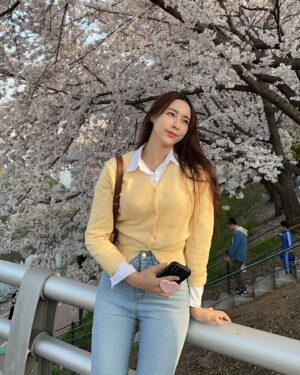 Jeong Seo-ha Instagram - 봄. 
너무 예쁜 벚꽃🌸 

#blossom 
#cherryblossom