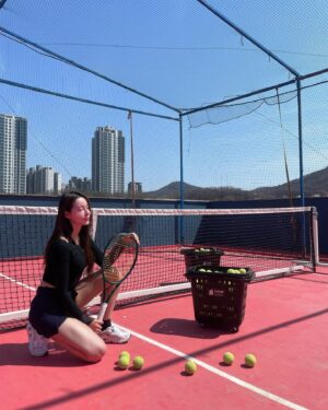 Jeong Seo-ha Instagram - #wilson 블레이드로 교체! 
#포핸드 강해지는중!!♥️
 
디아도라인연 🎾귀요미 상균코치님과함께👍