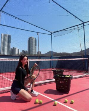 Jeong Seo-ha Instagram - #wilson 블레이드로 교체! 
#포핸드 강해지는중!!♥️
 
디아도라인연 🎾귀요미 상균코치님과함께👍