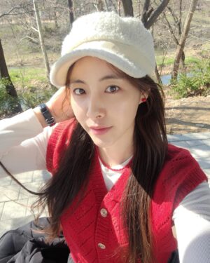 Jeong Seo-ha Instagram - 봄이다🌸 
벚꽃예고전🌱