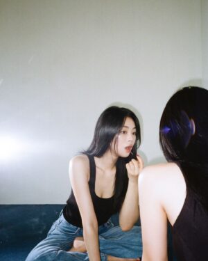 Jeong So-ri Instagram - 6월의 내모습 이쁘게 담아줘서 고맙습니다💝🎞️ @holygraceun
