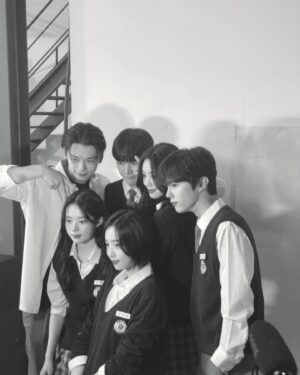 Jeong So-ri Instagram - #밤이되었습니다 포스터 비하인드😝
@netflixkr 공개되었어요🌙