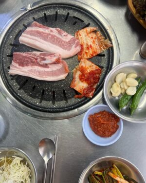 Jeong So-ri Instagram - 오랜만에 외출에 신난🐽