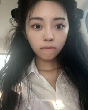 Jeong So-ri Instagram - 🙀