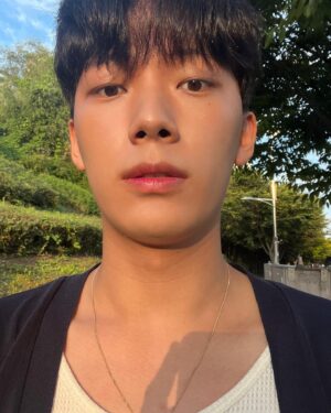 Jeong Taek-hyeon Instagram - Zip