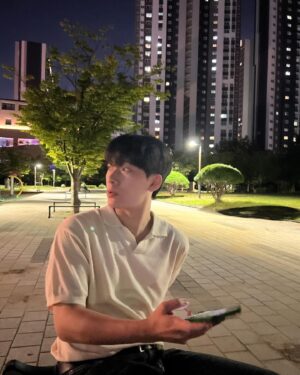 Jeong Taek-hyeon Instagram - 이제 추워