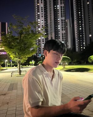 Jeong Taek-hyeon Instagram - 이제 추워