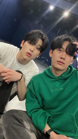 Jeong Taek-hyeon Instagram - 100만년만애 춤 추셨다는 대배우 택현님..🤥