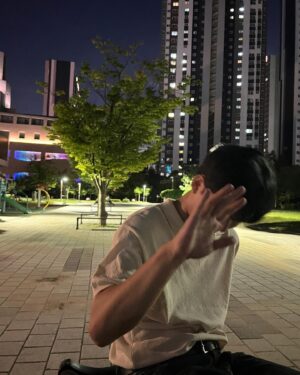 Jeong Taek-hyeon Instagram - 이제 추워