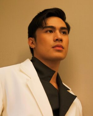Jeremiah Lisbo Instagram - Something In The Way 

#StarMagicalPromMoments
Makeup: @aronguevara_ 
Hair: @brixbatalla 
Stylist: @mrdavidmilan 
Suit by: @bon_hansen 
📸: @jljavier