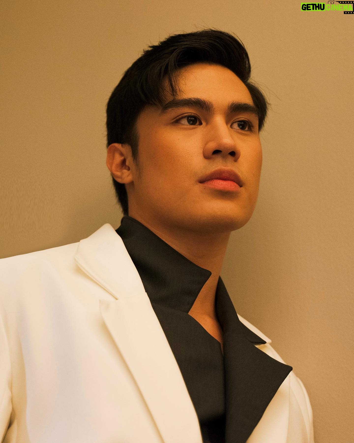 Jeremiah Lisbo - 39.4K Likes - Something In The Way
#StarMagicalPromMoments
Makeup: @aronguevara_
Hair: @brixbatalla
Stylist: @mrdavidmilan
Suit by: @bon_hansen
📸: @jljavier