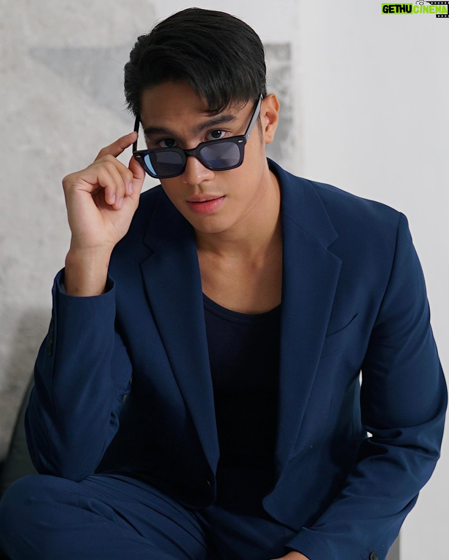 Jeremiah Lisbo - 29K Likes - I’m Good
#umhmediaday
Grooming @aronguevara_
Hair @mycke.arcano
Stylist @mrdavidmilan