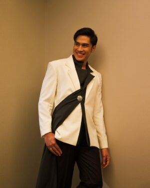 Jeremiah Lisbo Instagram - Something In The Way 

#StarMagicalPromMoments
Makeup: @aronguevara_ 
Hair: @brixbatalla 
Stylist: @mrdavidmilan 
Suit by: @bon_hansen 
📸: @jljavier