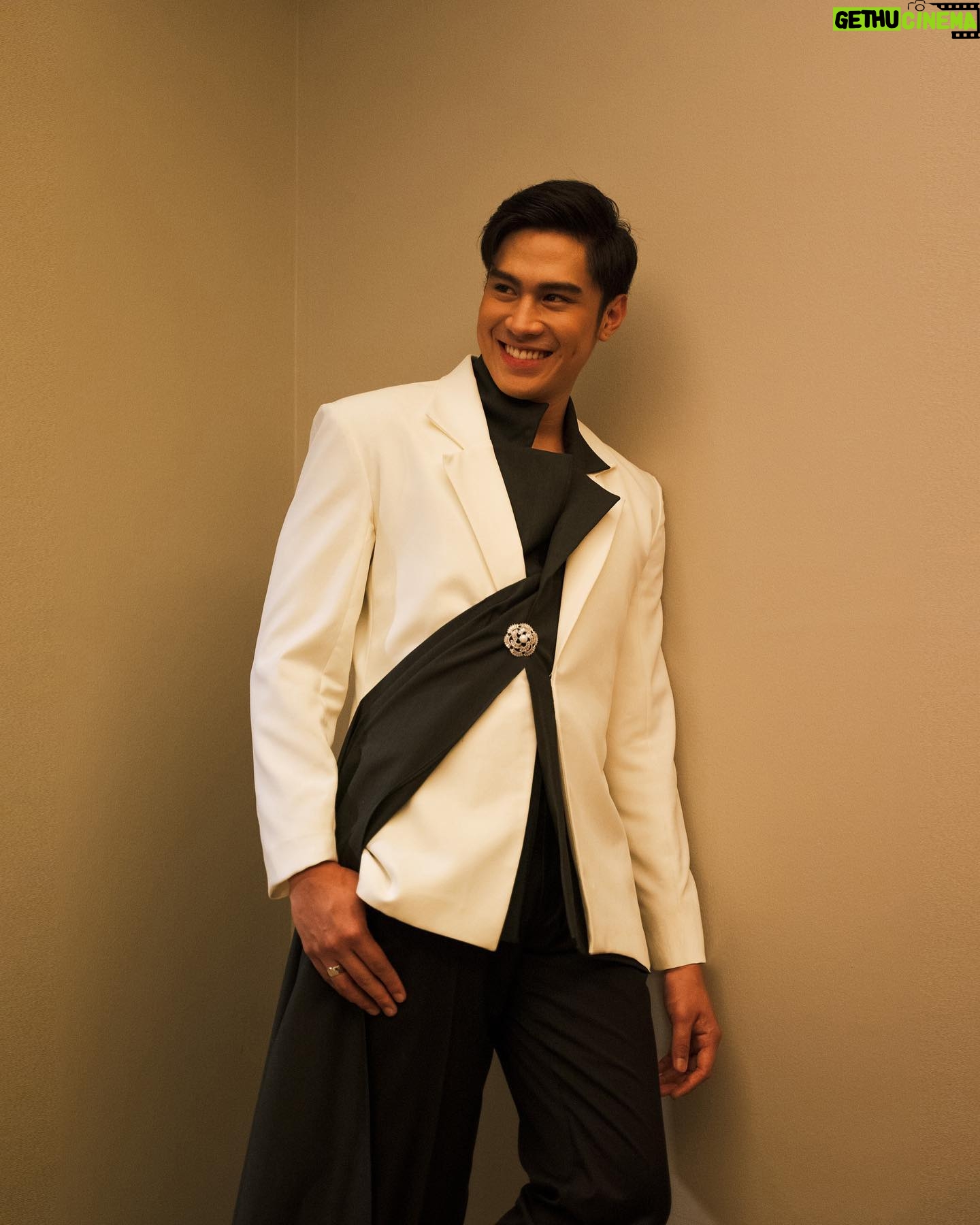 Jeremiah Lisbo - 39.4K Likes - Something In The Way
#StarMagicalPromMoments
Makeup: @aronguevara_
Hair: @brixbatalla
Stylist: @mrdavidmilan
Suit by: @bon_hansen
📸: @jljavier