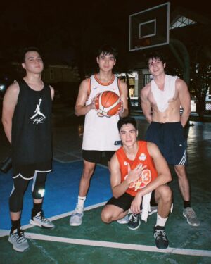 Jeremiah Lisbo Instagram - Game night with the Sharks 🦈🏀 #ganggang
