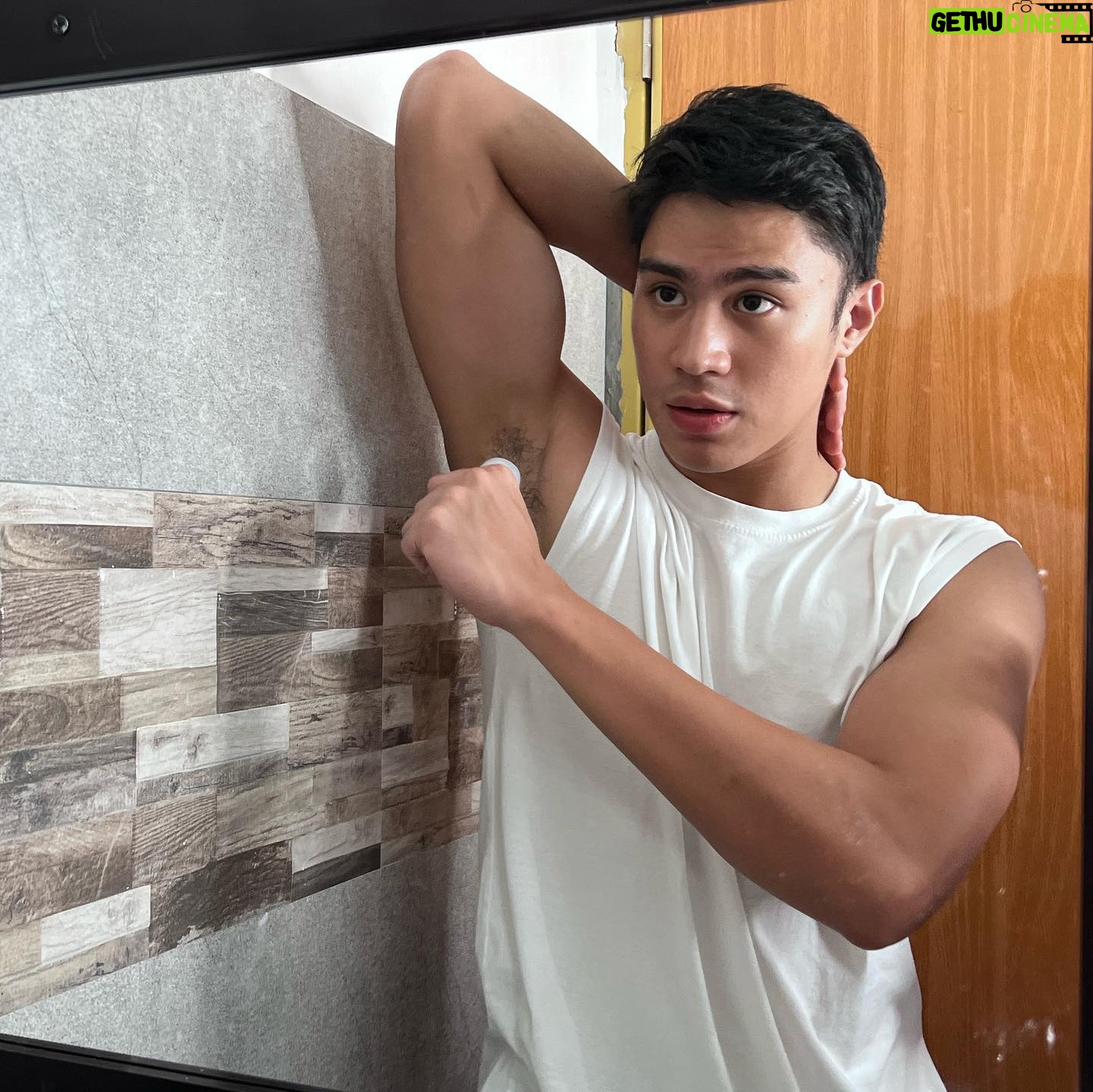 Jeremiah Lisbo - 36.3K Likes - It’s almost summer time, init at pawis! But I’m still confident to keep moving and stay active because of @niveamen_ph Cool Kick!
#NIVEAMENCoolKick has a -10C Icy Cool feeling that helps me beat the heat even during an intense workout. Best of all, it has a 48H sweat and odor protection that would always leave me confident to #GetInTheCoolZone with its Cool Active fresh scent.
Buy now in Watsons, Robinsons, and other drugstores and supermarkets nationwide!