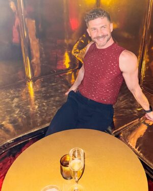 Jeremy Crittenden Instagram - Two spinsters walk into a bar. 

Another #ShesARiot @silencioclub. ♥️ @derycktodd and everyone who came to hang out and be cute. 

Pics by @petertamlin OBVI. 
.
.
.
.
#gay #gayguys #gaylife #muscle #gaynightlife #pride #gayswitgbeards