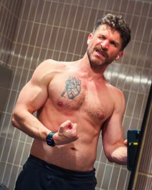 Jeremy Crittenden Instagram - Third slide is a mirror. 

Summer is here and mama didn’t raise an angel.

Let’s adventure, shall we?

This late night workout was actually exactly what I needed today. 

Tomorrow I get to do my favorite thing in the world: directing. Feeling ready! Lezgo 
.
.
.
.
#gay #fitness #selfportrait #gaymuscle #gayguy #gaypride #gayswithtattoos #gayswithink