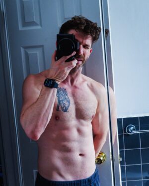 Jeremy Crittenden Instagram - I feel like I’m not getting enough sun lol. 

Feeling kinda snatched tho. And like it’s time for shorter hair. 

Felt a bit off my goals fitness wise so I worked a long walk back into the plan every day. Which is great. But I’ve been doing them at night. 

Dayside I’m at my desk going stir crazy. Ugh. First world problems, I know. Grateful my body moves and I have things to keep me busy. 
.
.
.
.
#gay #gayguy #wokeuplikethis #abs #muscle #fitness #motivation #selfportrait