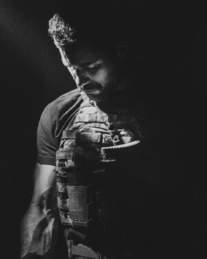 Jérémy Nadeau Instagram - Coeurs Noirs, c’est une série sur les forces spéciales françaises en Irak. 
Coeurs Noirs, c’est 3 mois de préparation physique avec mon frère @quentinperot_ 
Coeurs Noirs, c’est beaucoup de cheveux en moins
Coeurs Noirs, c’est la rencontre avec un réalisateur aussi fou que talentueux @ziad.doueiri 
Coeurs Noirs, c’est une équipe d’acteurs incroyables (mon 45 d’amour)
Coeurs Noirs, c’est une production qui a rendu tout ça possible @mandarin_cietv
Coeurs Noirs, c’est la série numéro 1 du top 10 @primevideofr 
Alors pour tout ça, merci 🖤

📸 @tewfikjallab