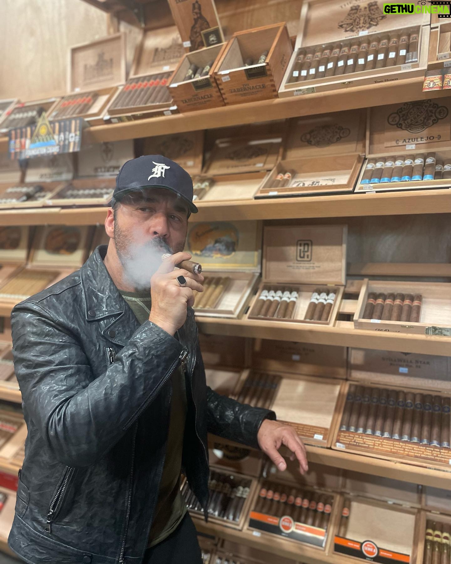 Jeremy Piven - 8.2K Likes - Breaking out the JPIV’S with a great group ! Great way to spend the day before getting up tonight … #jpivrobusto