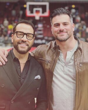 Jeremy Piven Instagram - Whoever said you can never go home didn’t live in Chicago … Thank you @chicagobulls 
for the love .