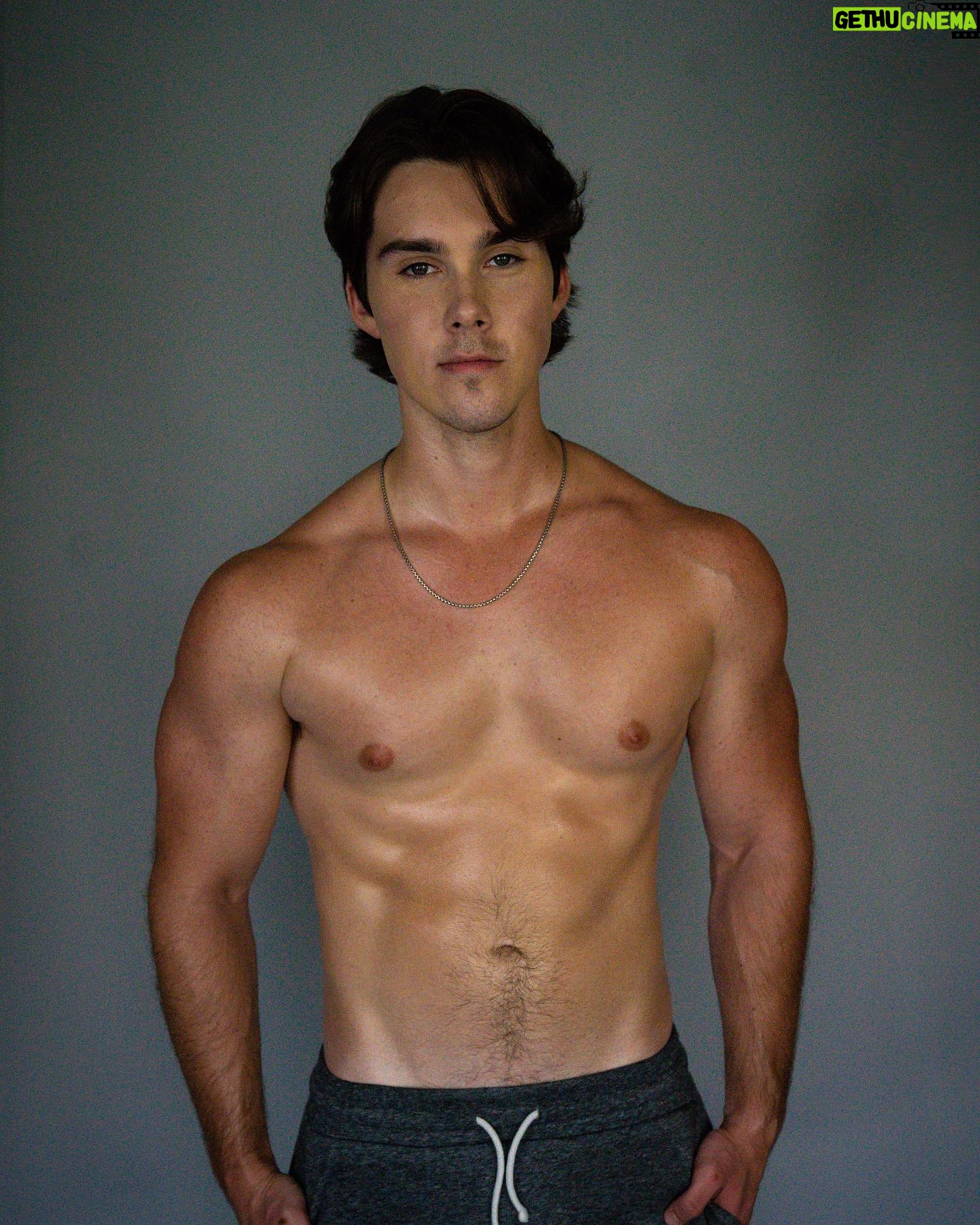 Jeremy Shada - 81.4K Likes - My 31 day transformation! Lots of blood sweat and tears but totally worth it. We recorded the entire process and just uploaded the video to YouTube. Really proud of this one so go give it a watch! Link in story 🤘