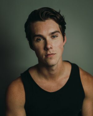 Jeremy Shada Instagram - Strike is over! So naturally we turned my living room into a studio for new headshots. Reach out to @carsonrowland and @carolynnshada for all your photography needs. 😅