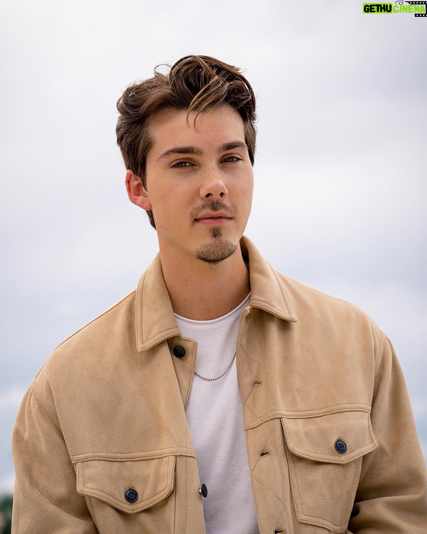 Jeremy Shada - 25.5K Likes - Recents 🤘 Still in shock of the reception to Dark Heart! Thanks for all of the love on my recent singles 💜 keep on streaming 🎶